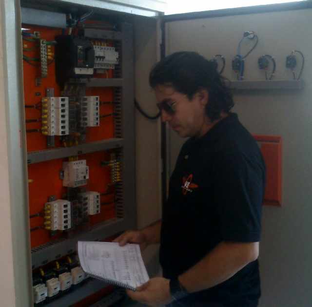 Foto 1 - Eletricista profissional - encanador - pintor